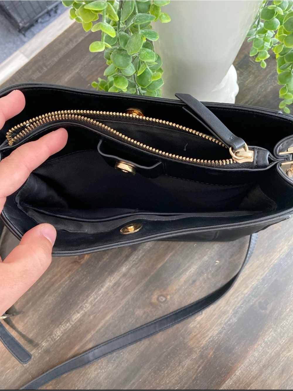 Nine West Black Crossbody Bag Gold Chain Triple Compartment Handbag Purse Pocket - Picture 3 of 3